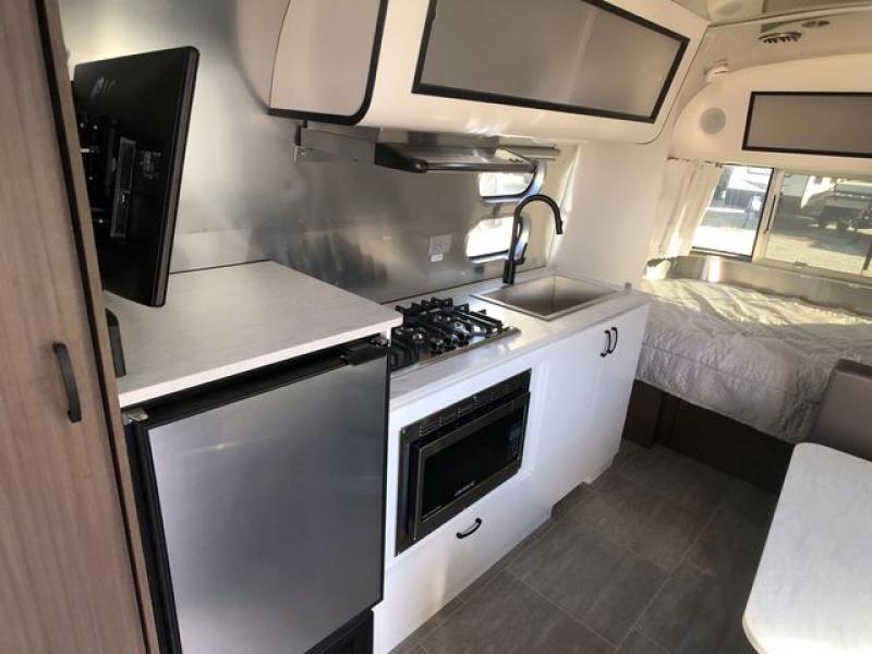 AIRSTREAM RV CARAVEL 22FB